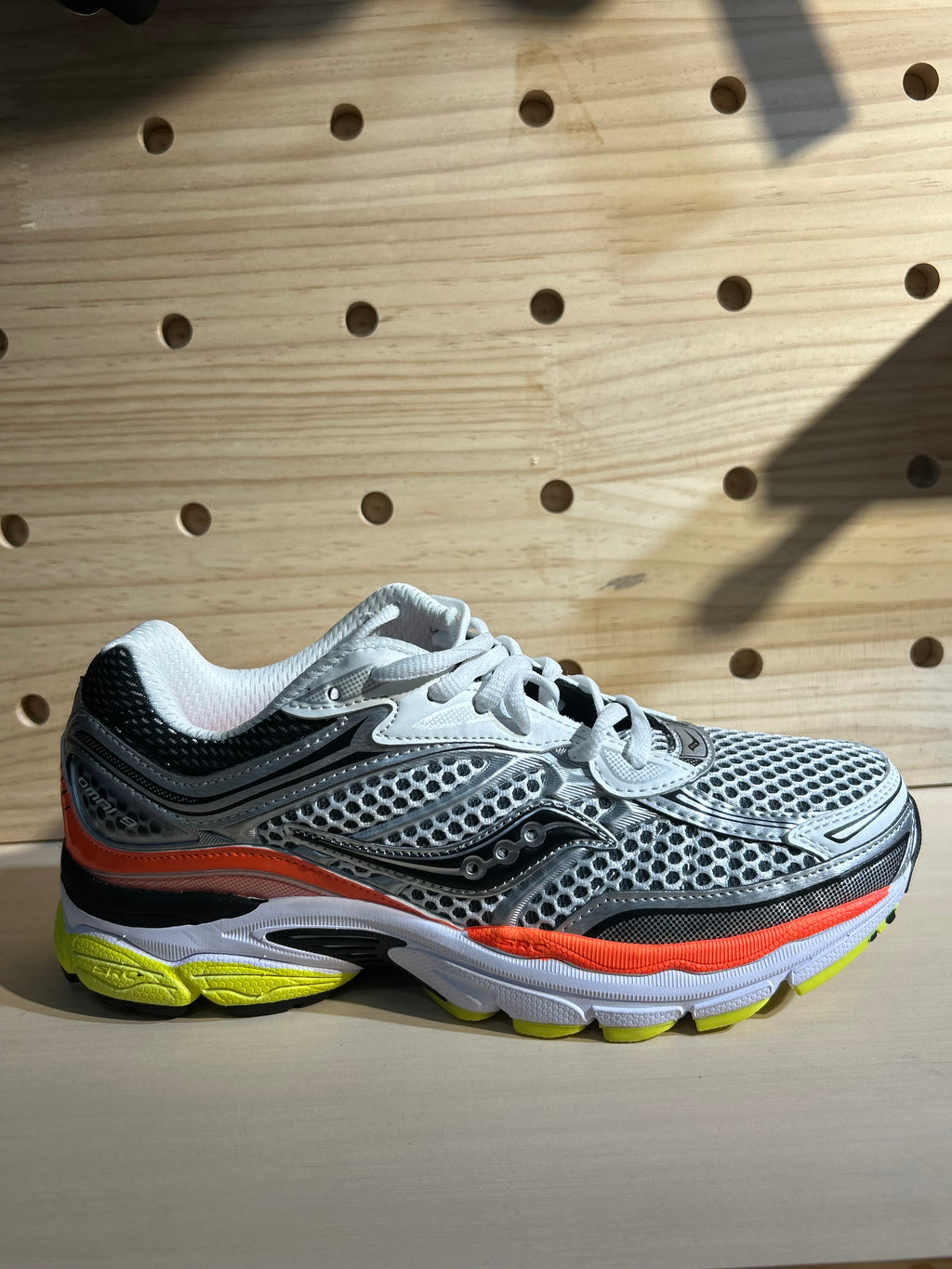 Saucony · Gris & orange
