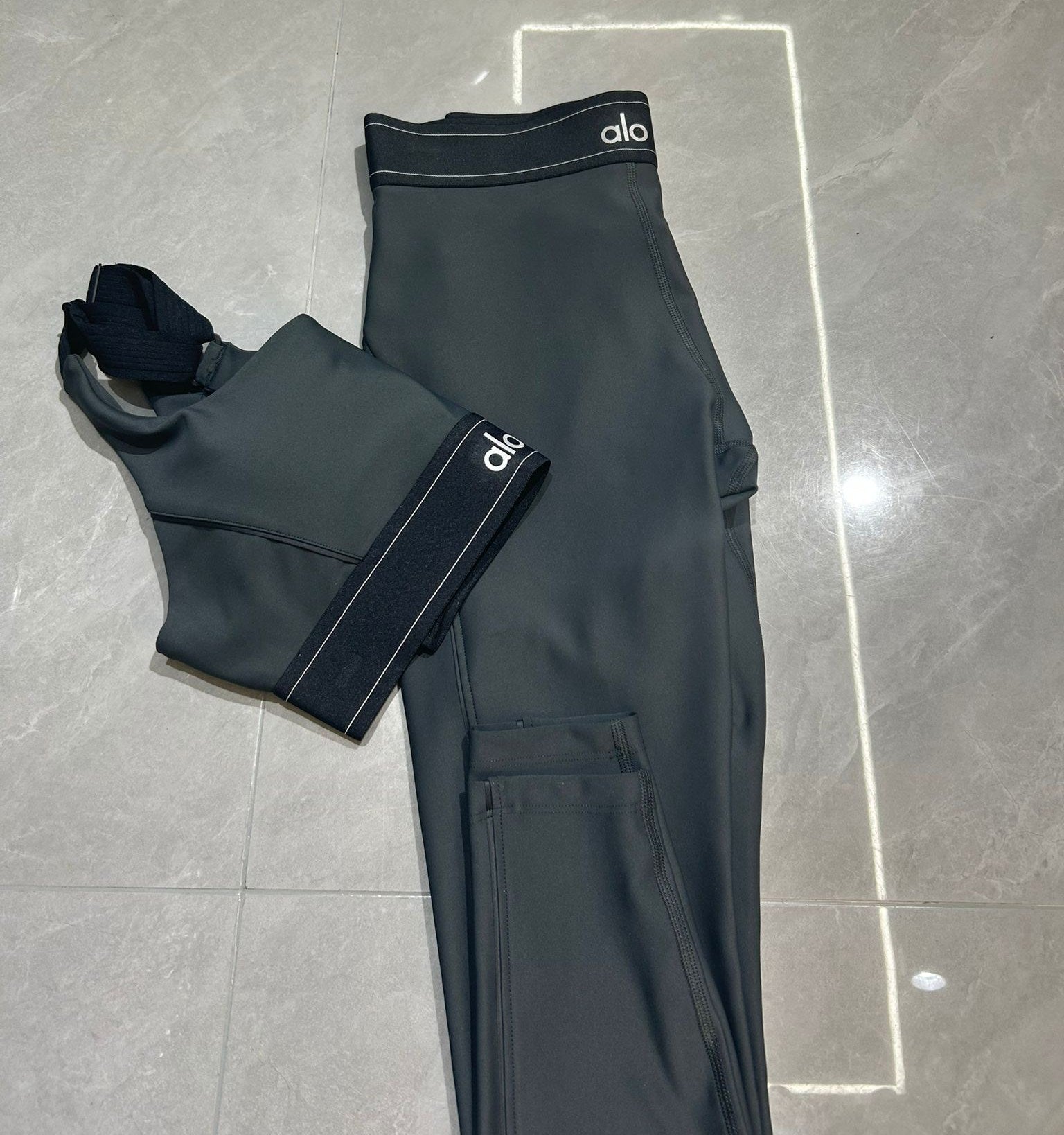 Ensemble brassière + legging · Gris anthracite