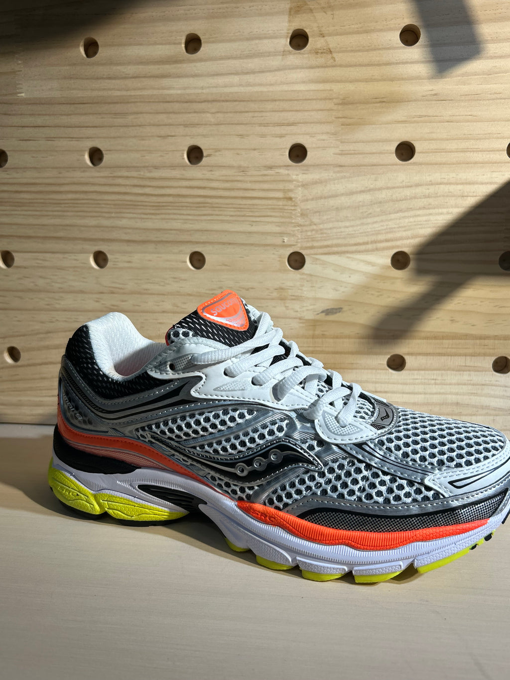 Saucony · Gris & orange