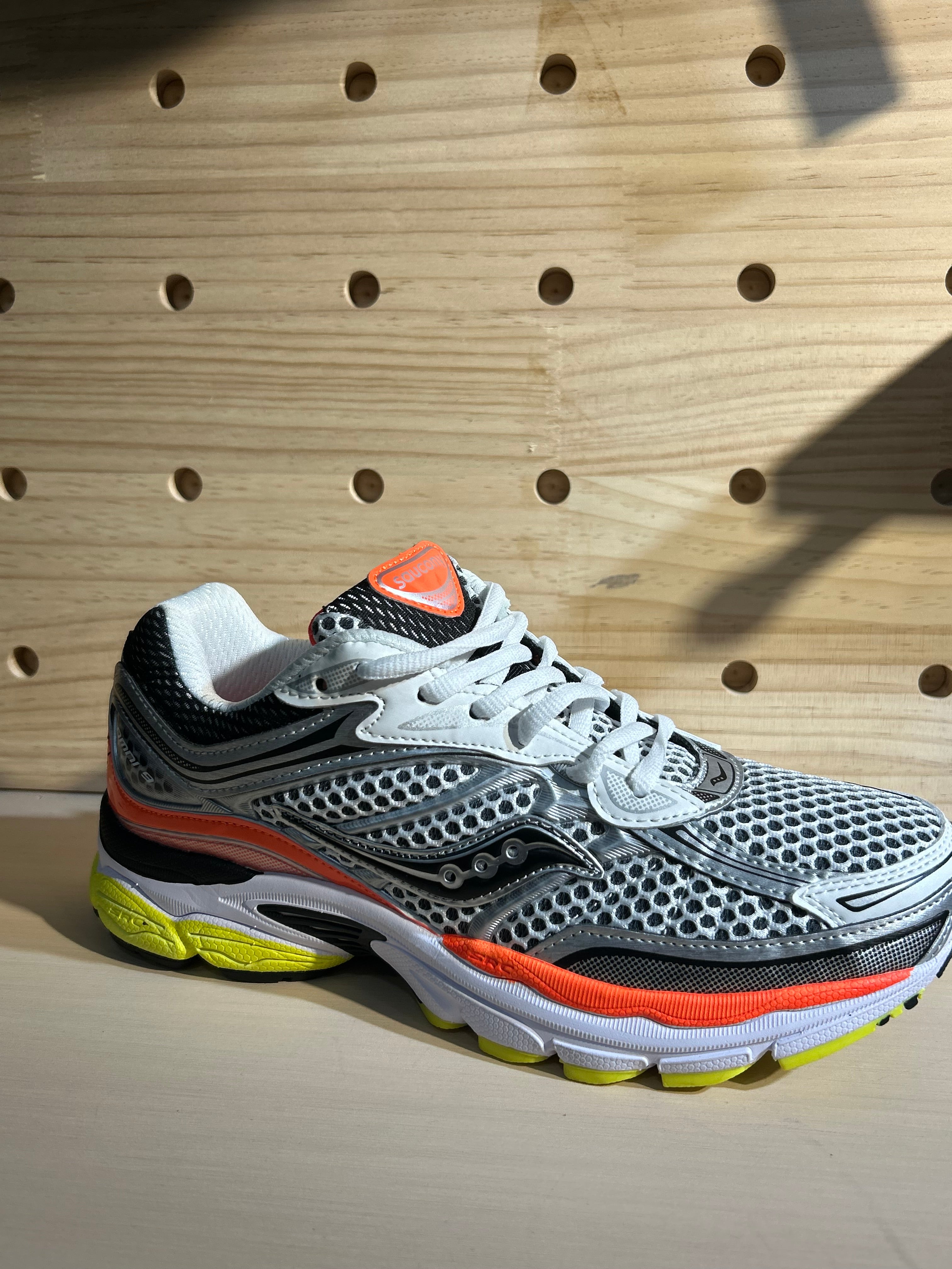 Saucony · Gris & orange