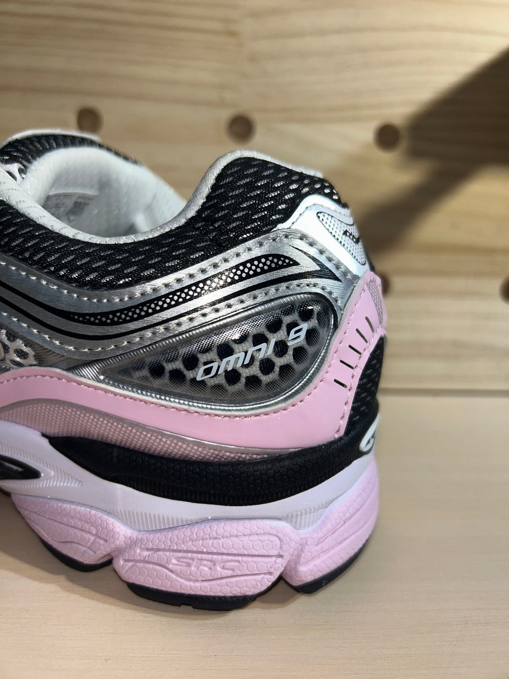 Saucony Omni 9 gris / rose – sneakers running rétro femme