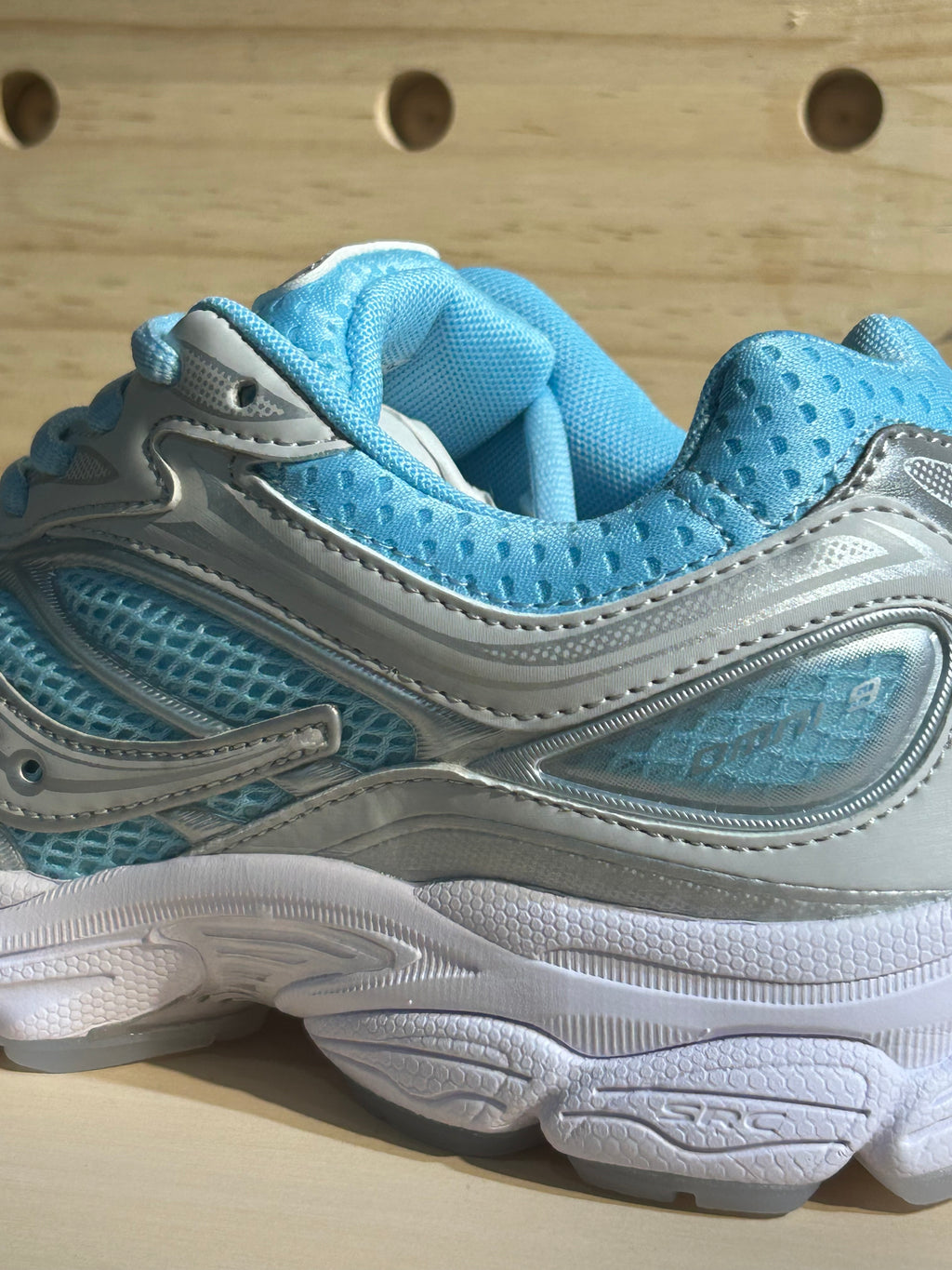 Saucony Omni 9 bleu ciel / gris – sneakers running rétro femme