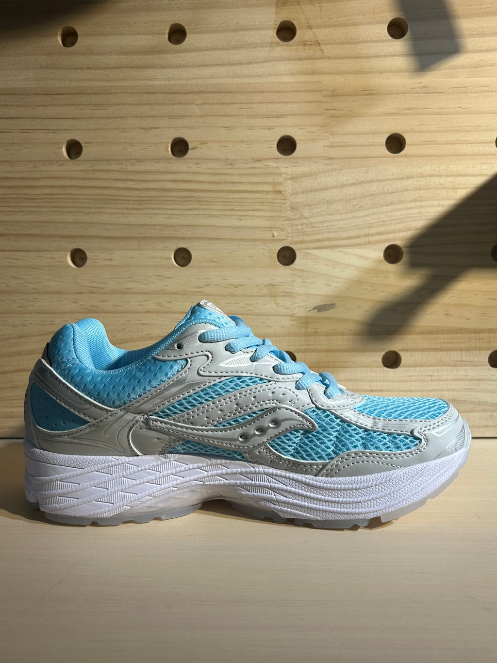 Saucony Omni 9 bleu ciel / gris – sneakers running rétro femme
