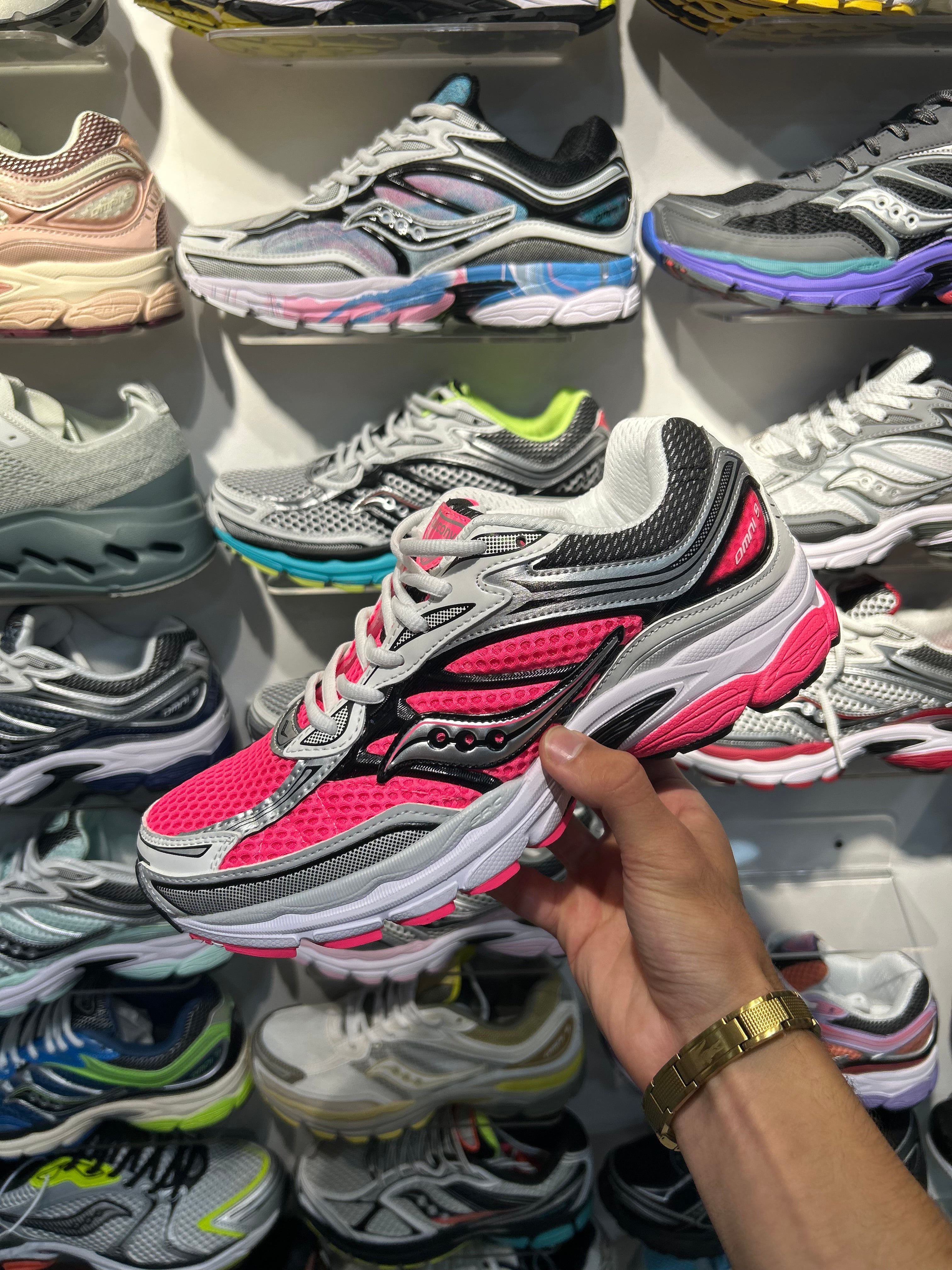Saucony Omni 9 rose fluo – sneakers running / streetwear femme