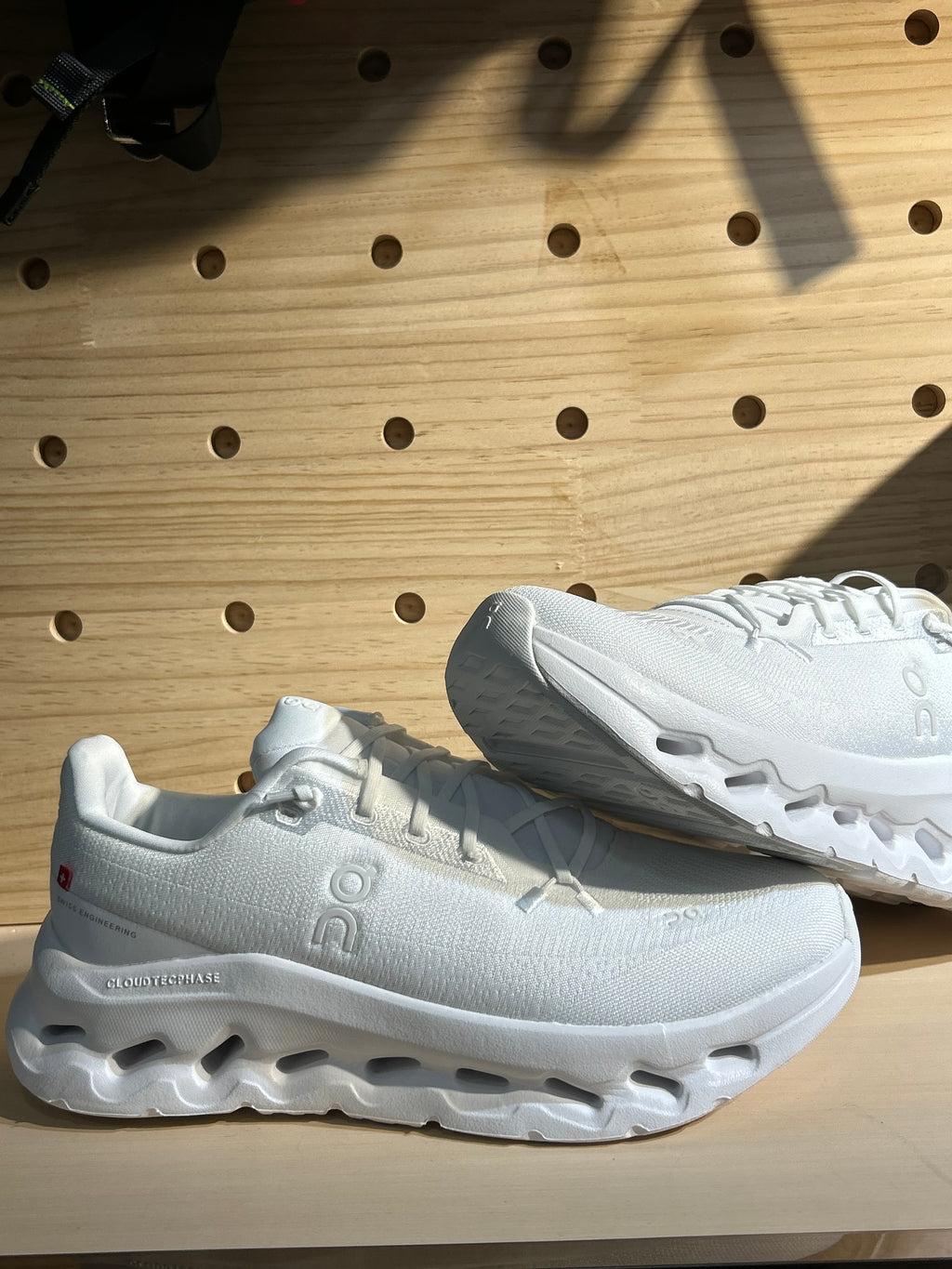 On Cloud · Blanc