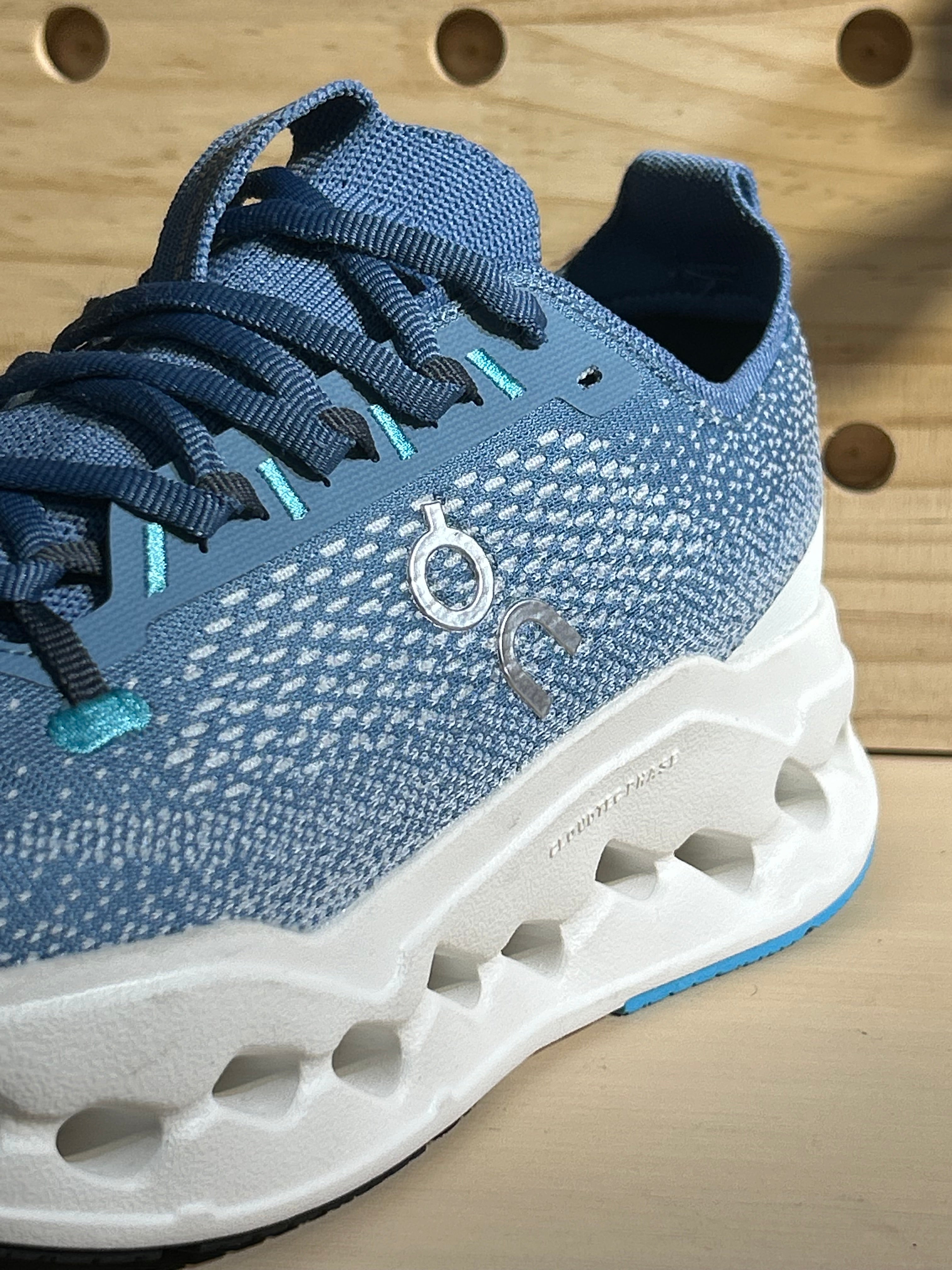 On Running Cloud bleu / blanc – sneakers running lifestyle femme