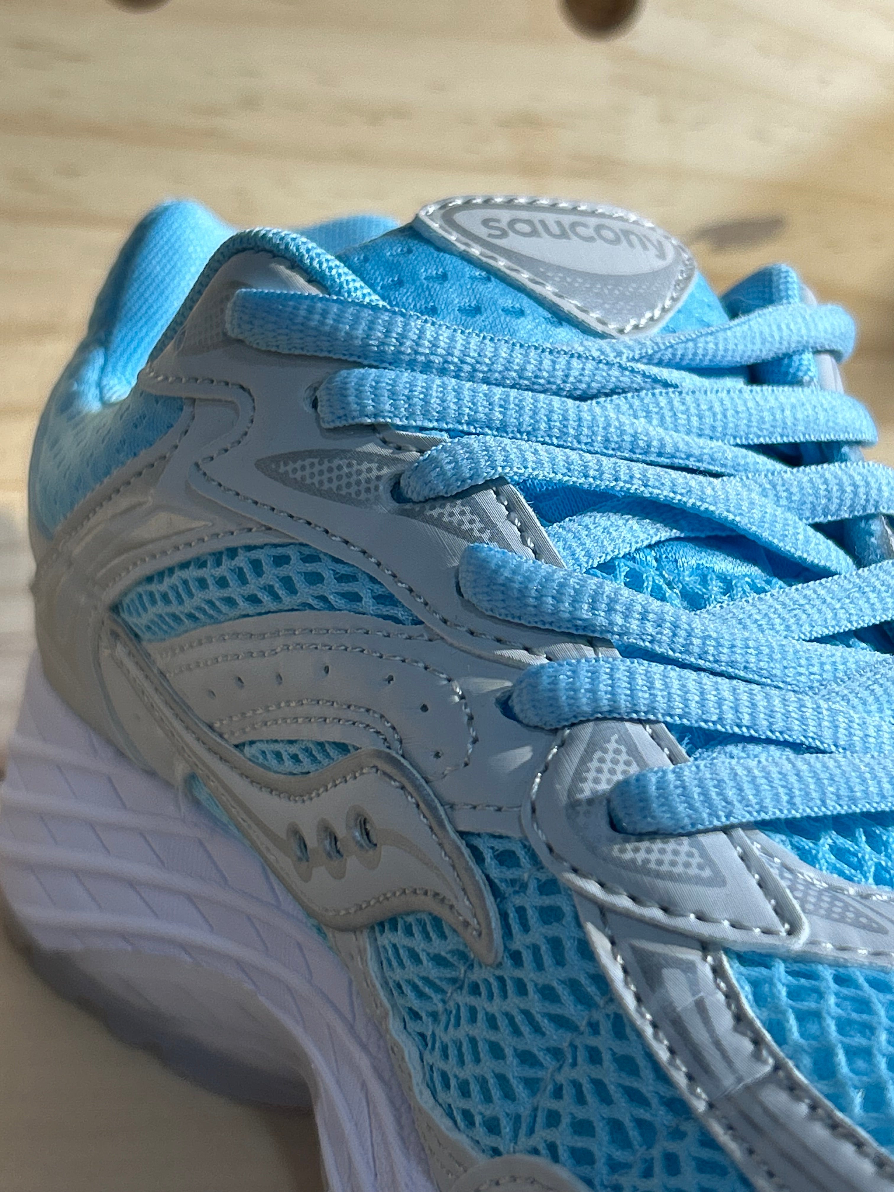 Saucony Omni 9 bleu ciel / gris – sneakers running rétro femme