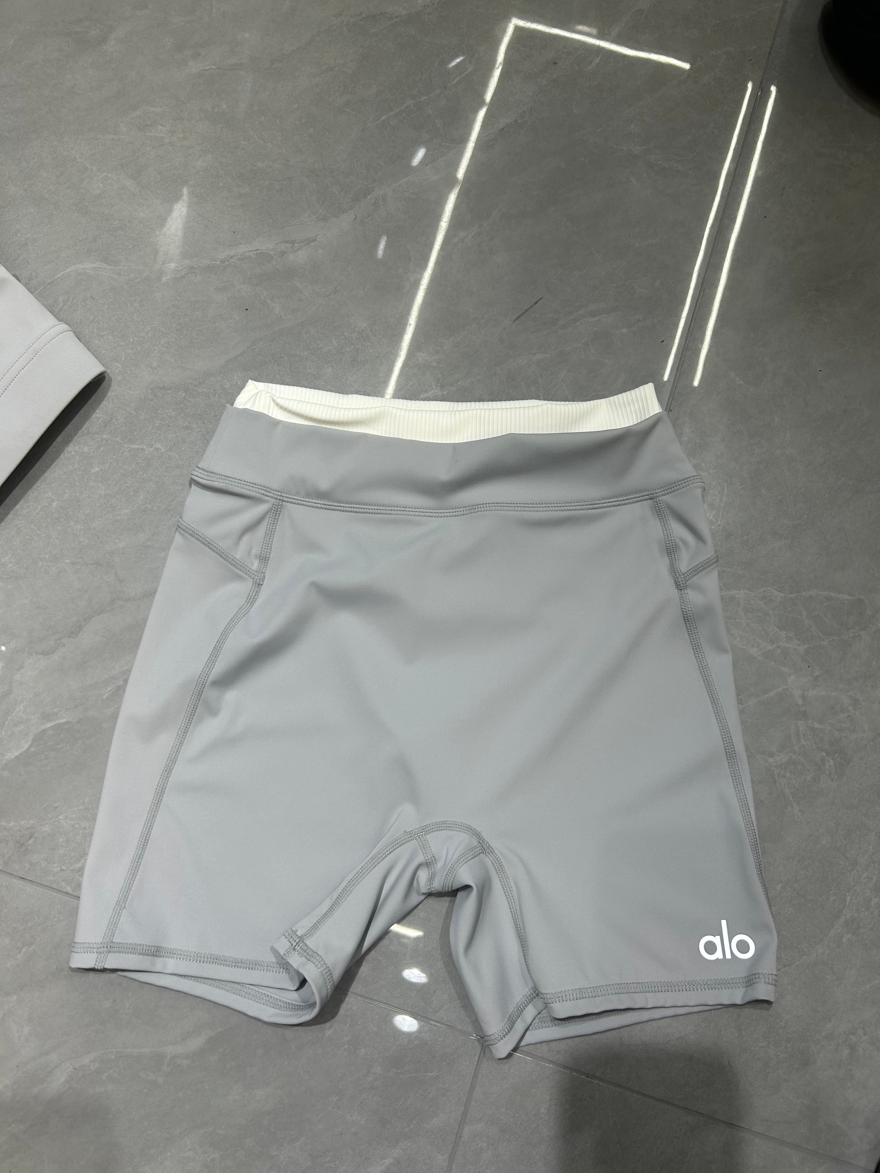 Short · Gris clair