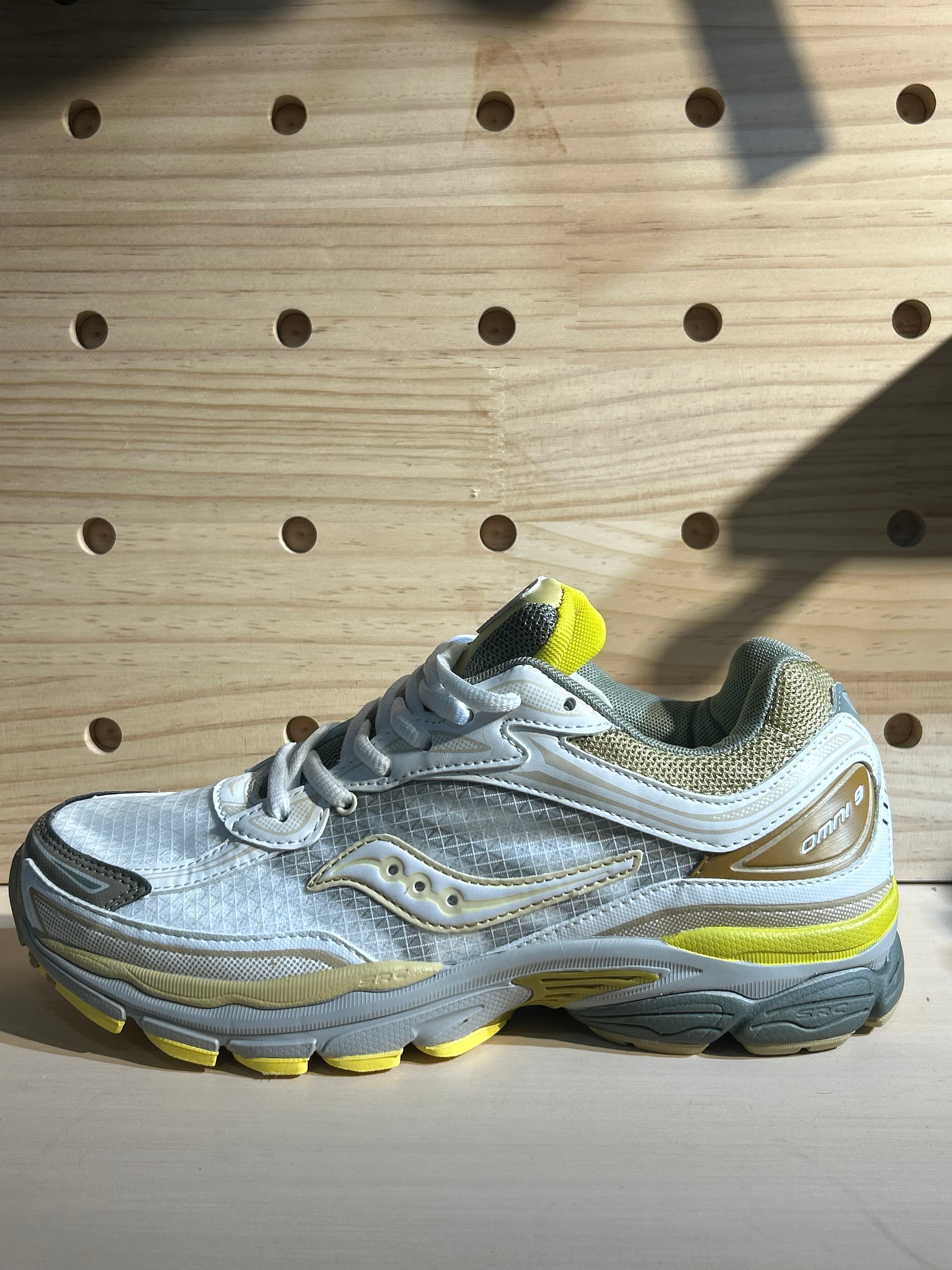 Saucony Omni 9 blanc / beige / jaune – sneakers rétro running femme