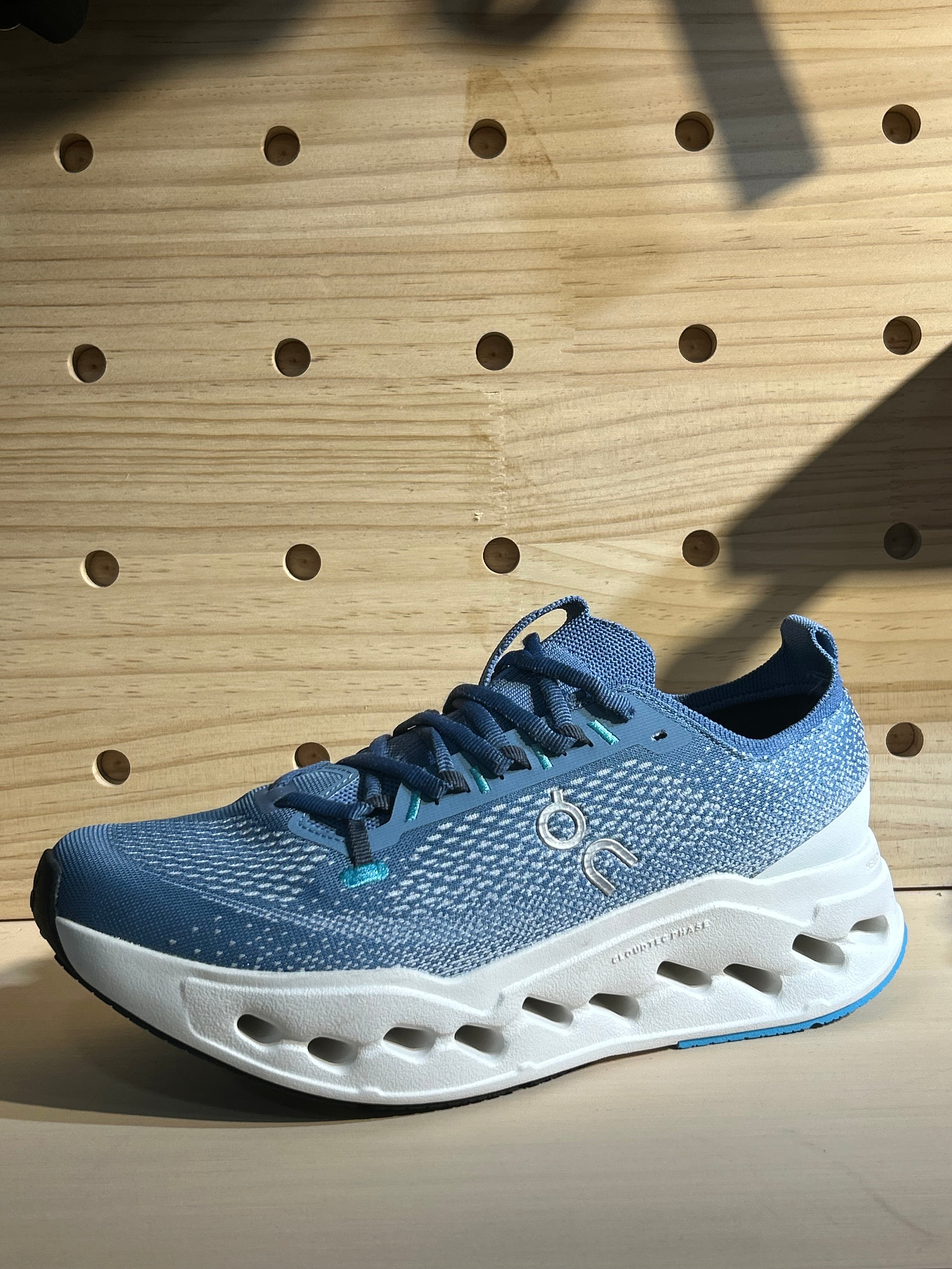 On Running Cloud bleu / blanc – sneakers running lifestyle femme