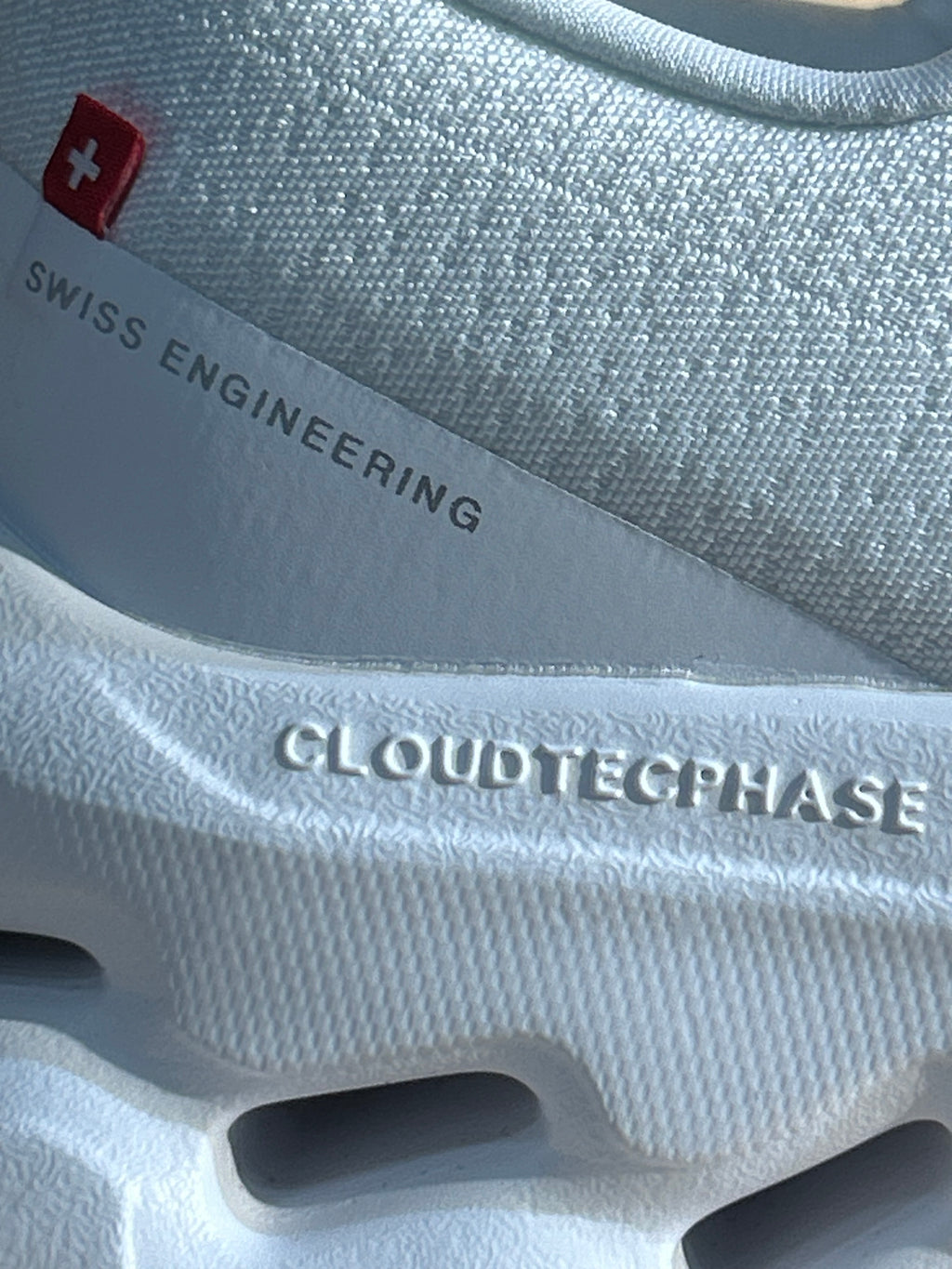 On Cloud · Blanc