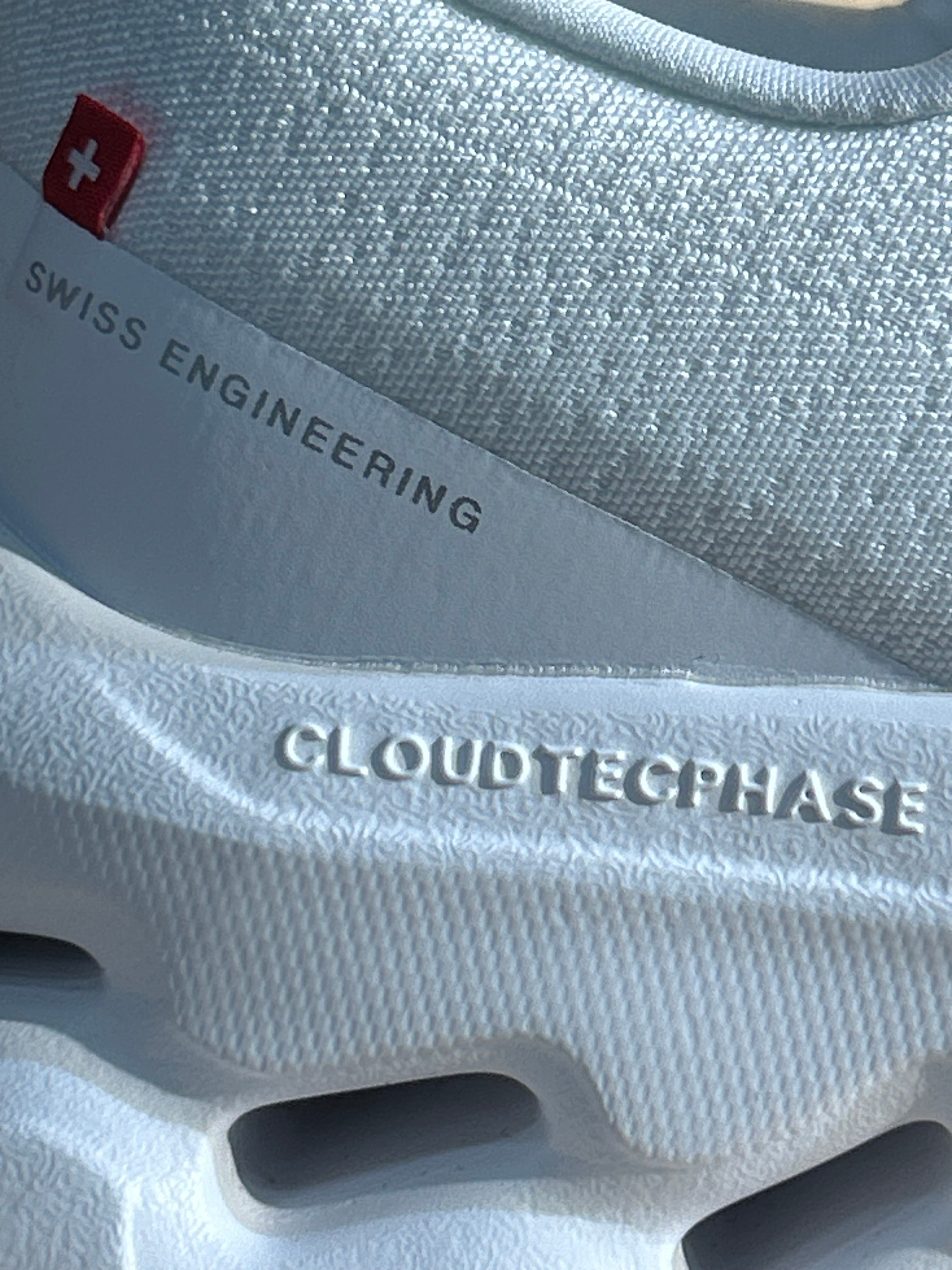 On Cloud · Blanc