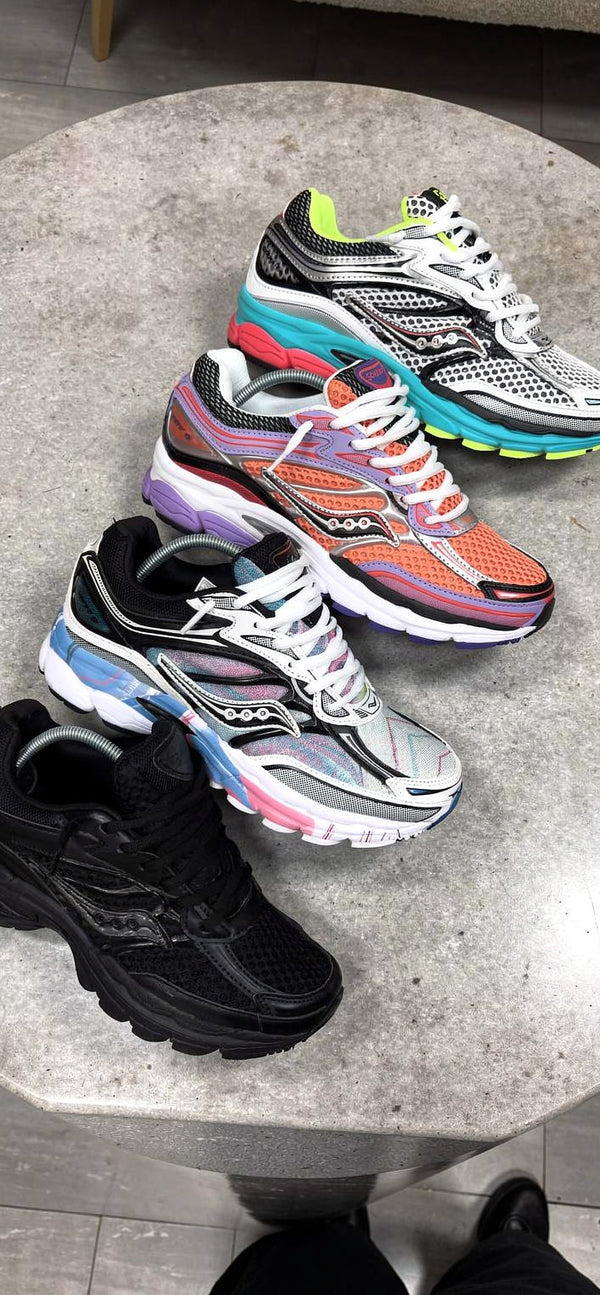 SAUCONY