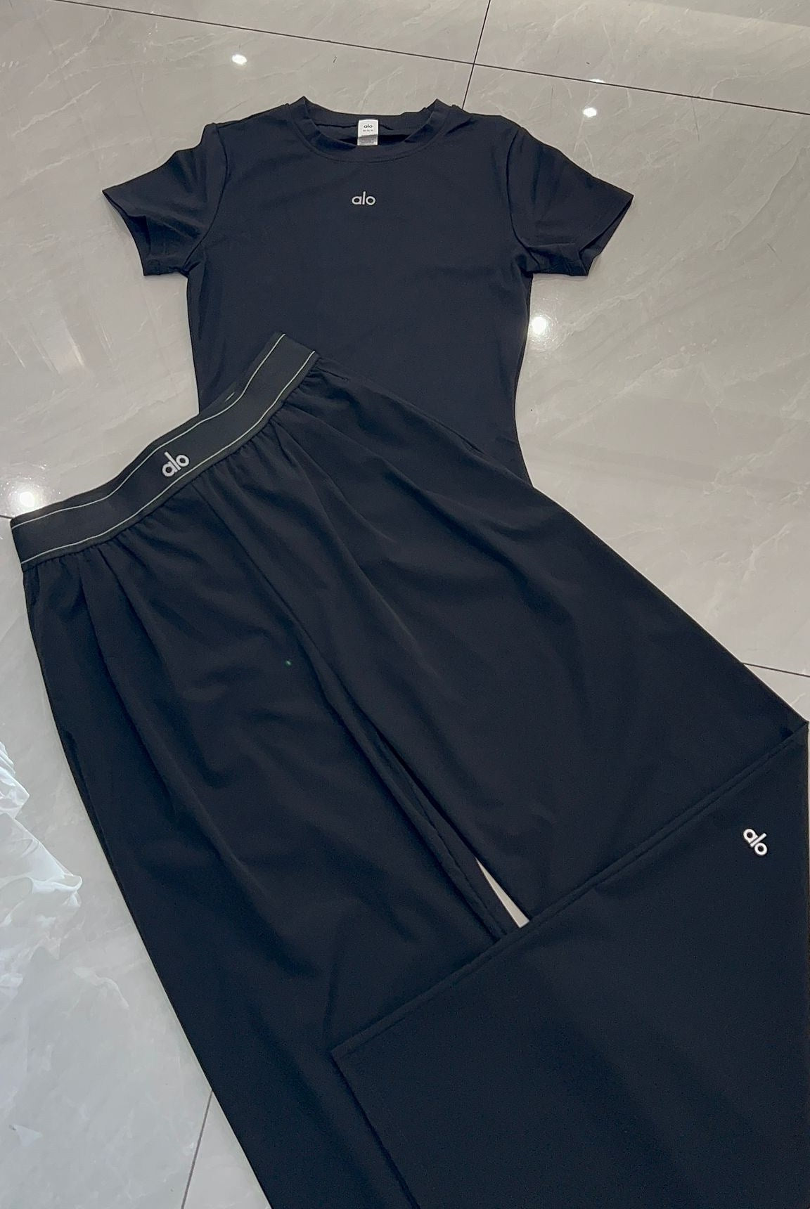 Ensemble t-shirt + pantalon large · Noir