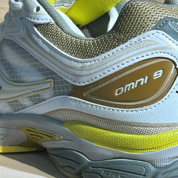 Saucony · Gris & lime